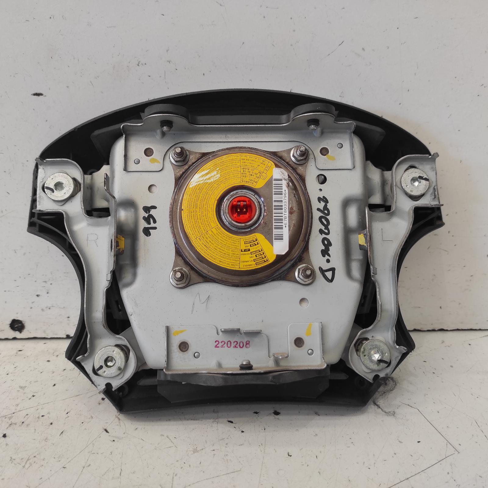 Hilux Airbag Right 2005-2011 steering wheel,black,non audio control type,02/05-06/11 partwh #635082