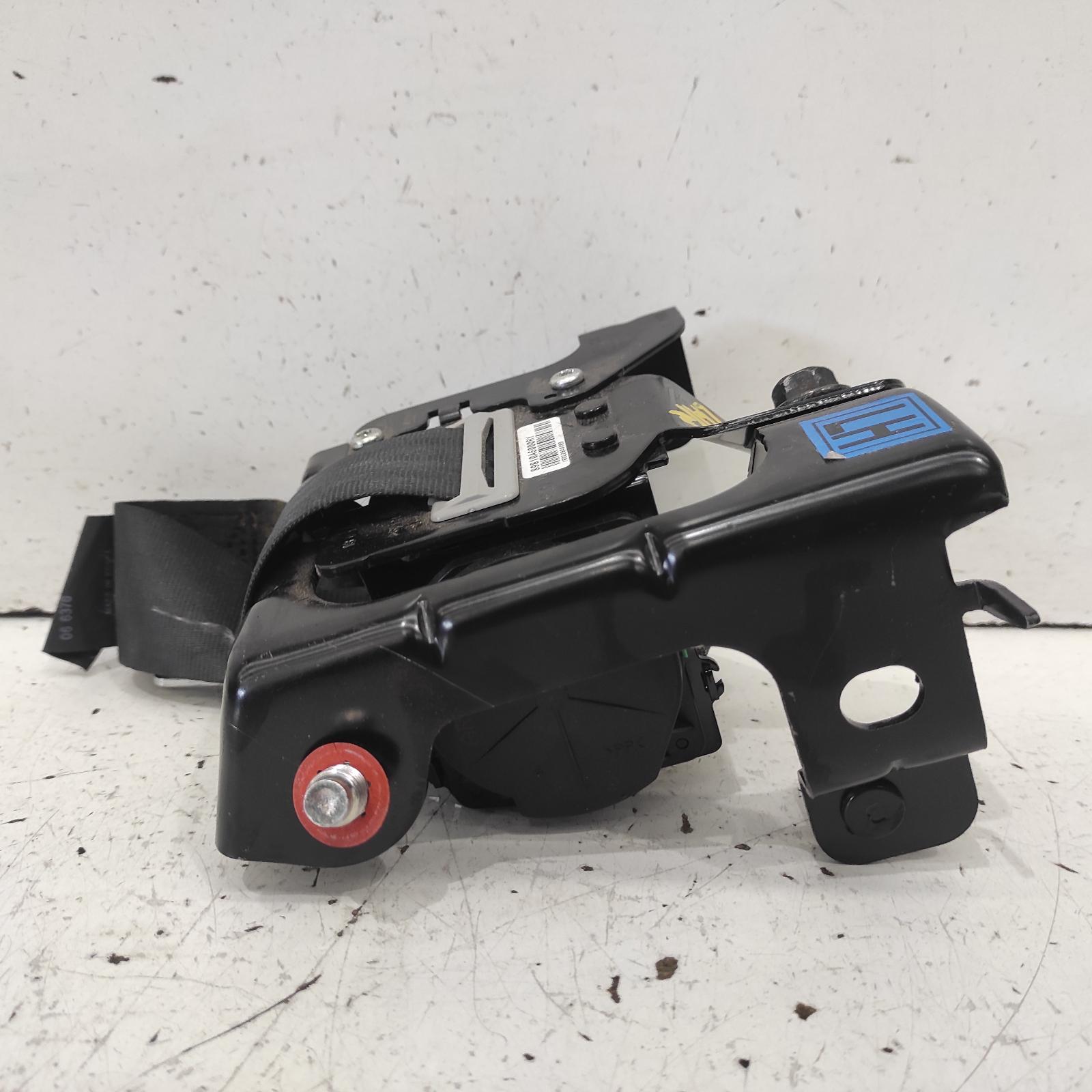 I30 Seat Belt Stalk 2012-2017 lh rear,seat belt only,gd,hatch,03/12-02/17 00020633 #635854
