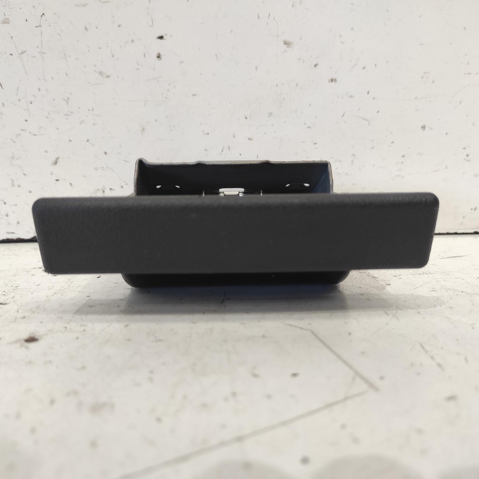 Hilux Ashtray 2005-2015 dash mounted,black,03/05-08/15 00021354 #635704