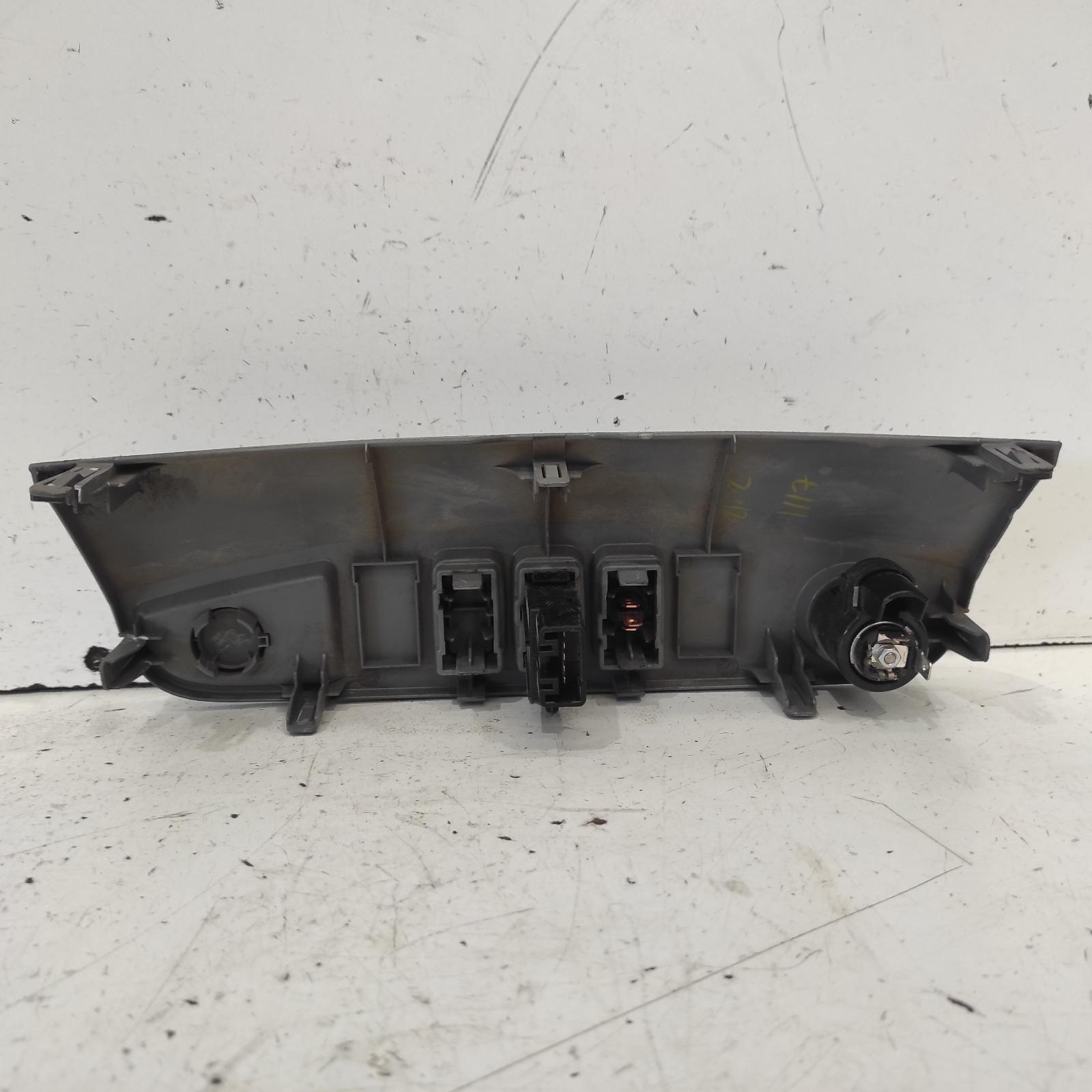 Hilux Miscellaneous Switch Relay 2005-2015 rear demister switch,02/05-08/15 00021354 #635689