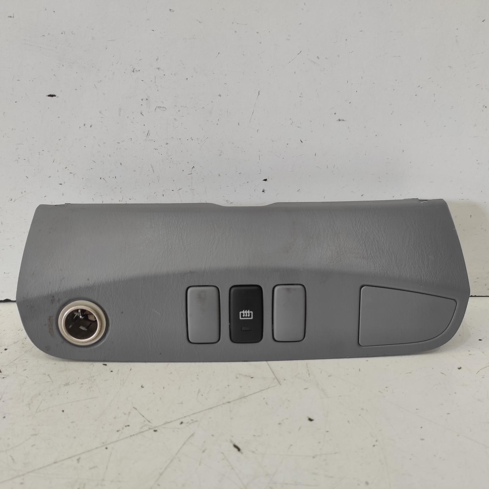 Hilux Miscellaneous Switch Relay 2005-2015 rear demister switch,02/05-08/15 00021378 #637053