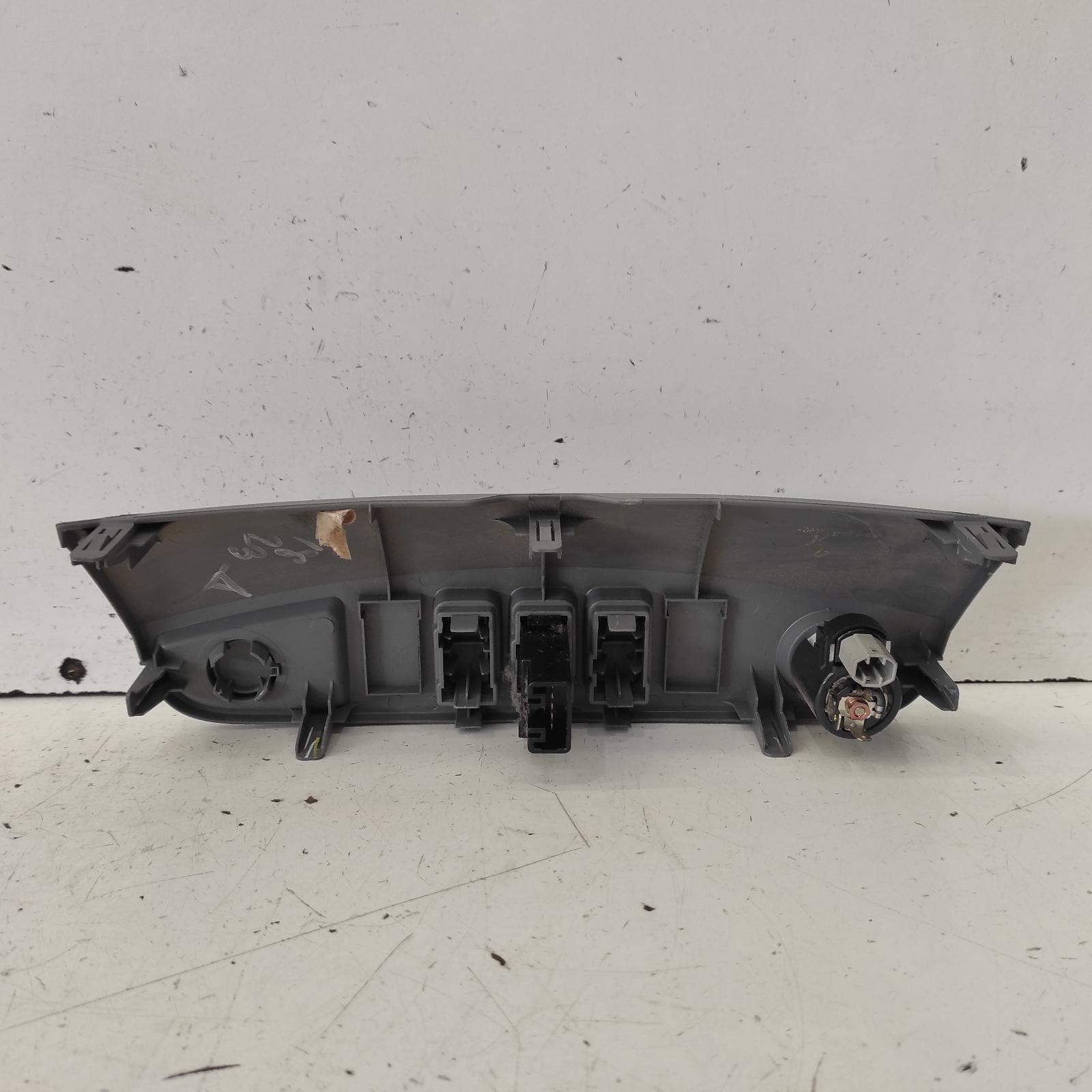 Hilux Miscellaneous Switch Relay 2005-2015 rear demister switch,02/05-08/15 00021378 #637053