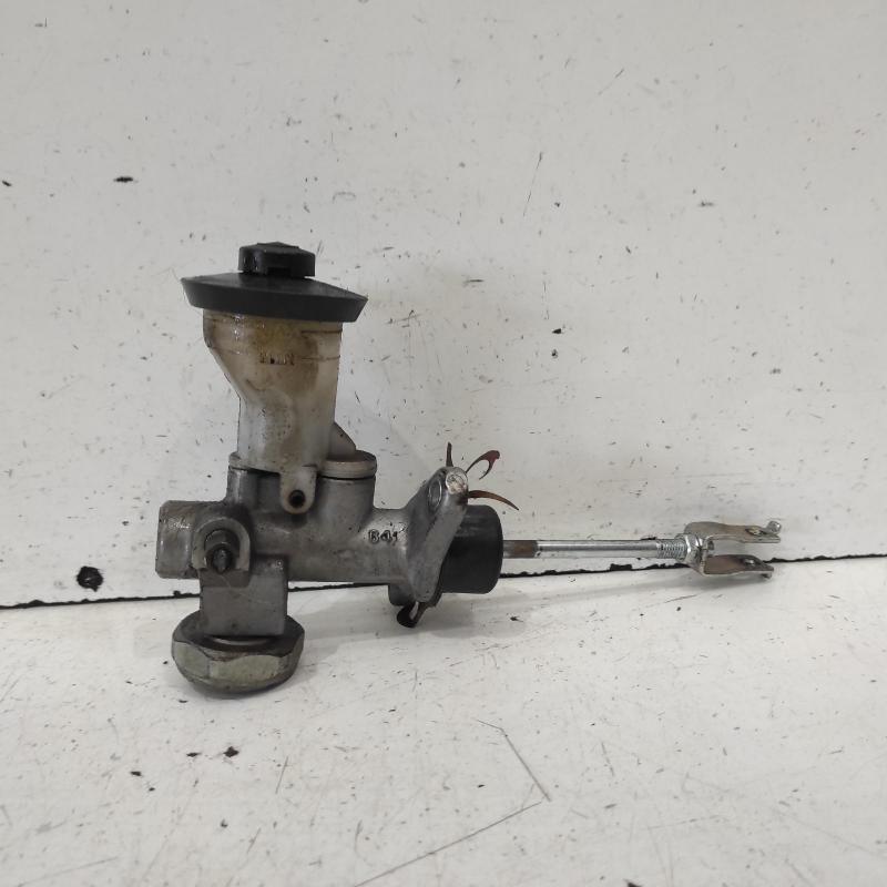 clutch master cylinder