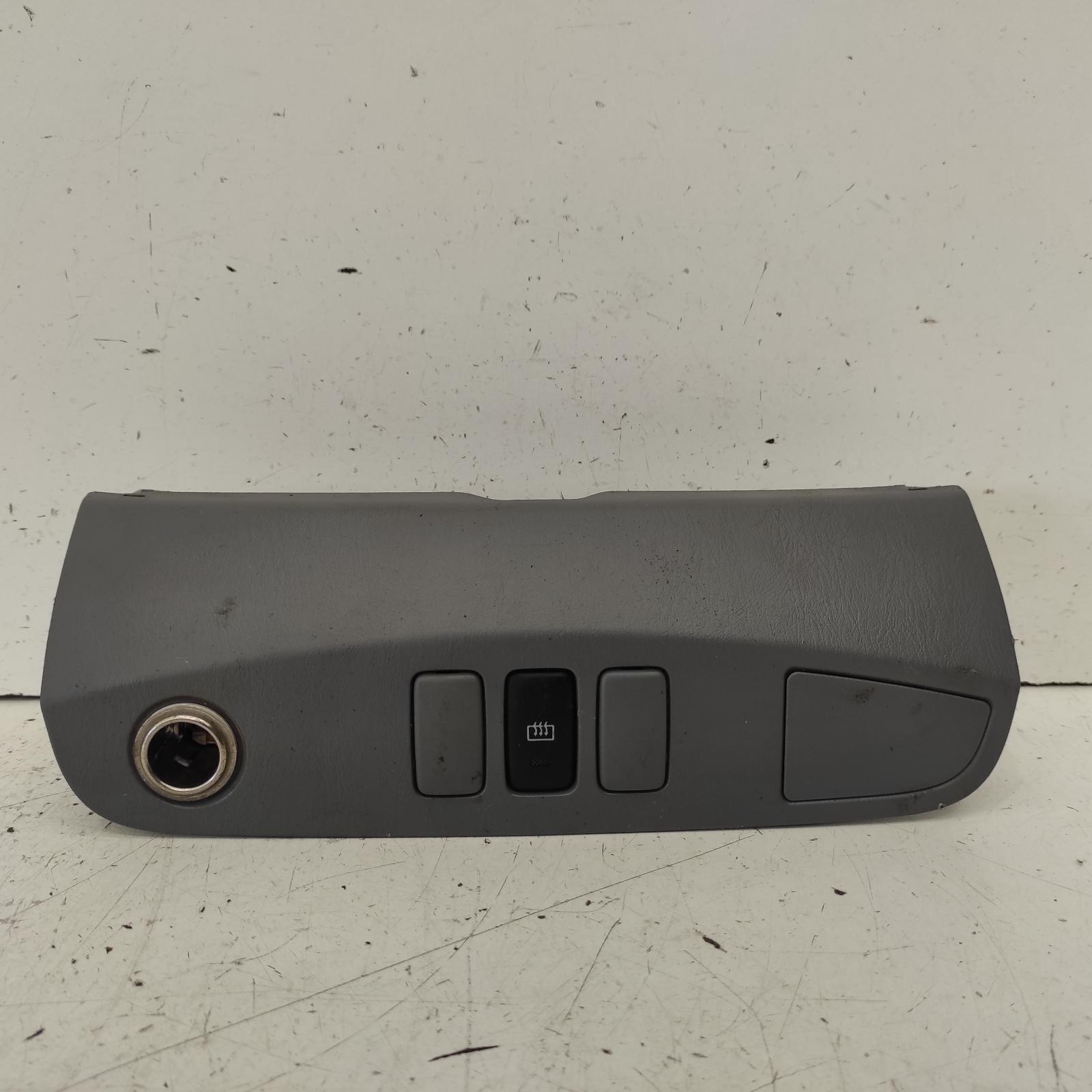 Hilux Miscellaneous Switch Relay 2005-2015 rear demister switch,02/05-08/15 00021362 #637748