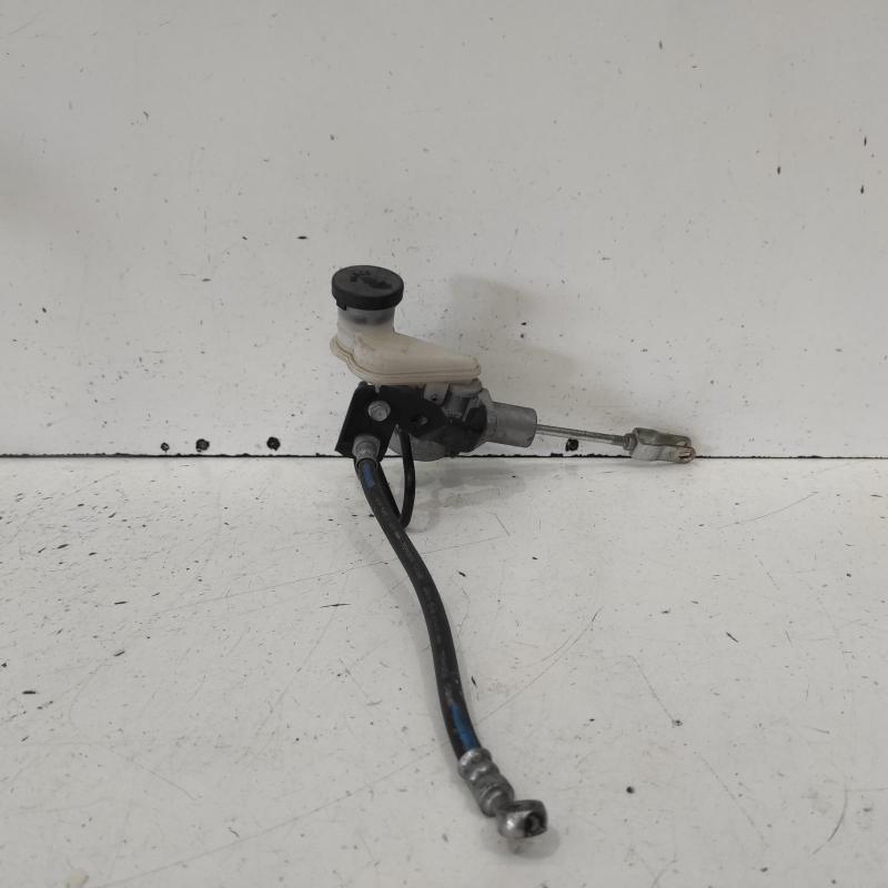 clutch master cylinder