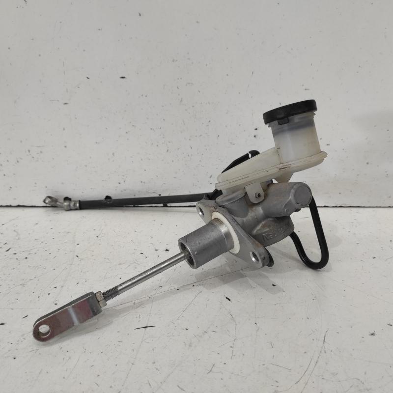 clutch master cylinder