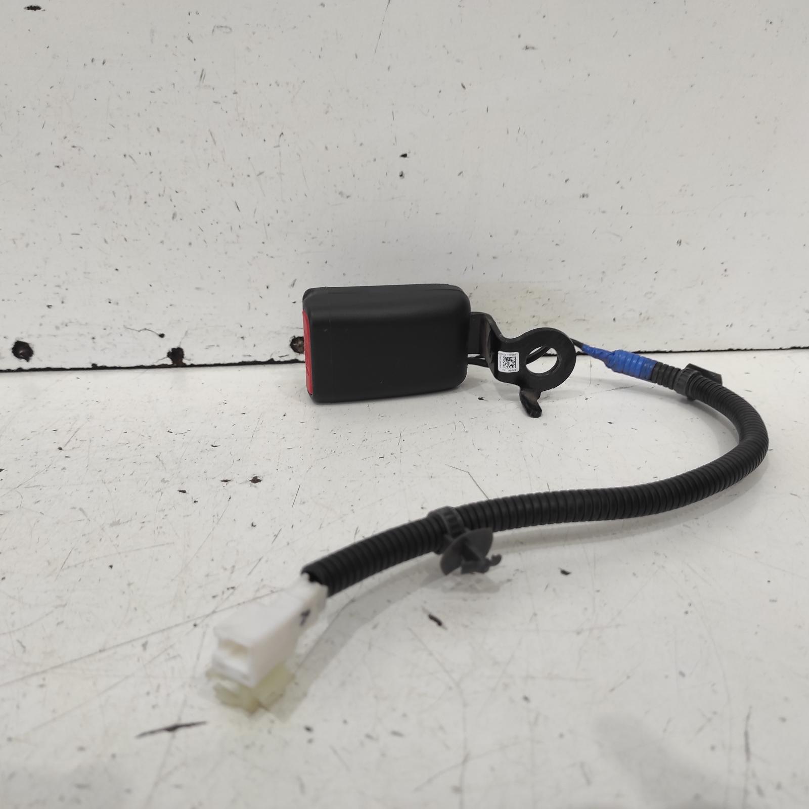 Tucson Seat Belt Stalk 2015-2021 rh rear,seat belt stalk only,non pre-tensioner type,tl (vin kmhj),06/15-01/21 00021400 #638521