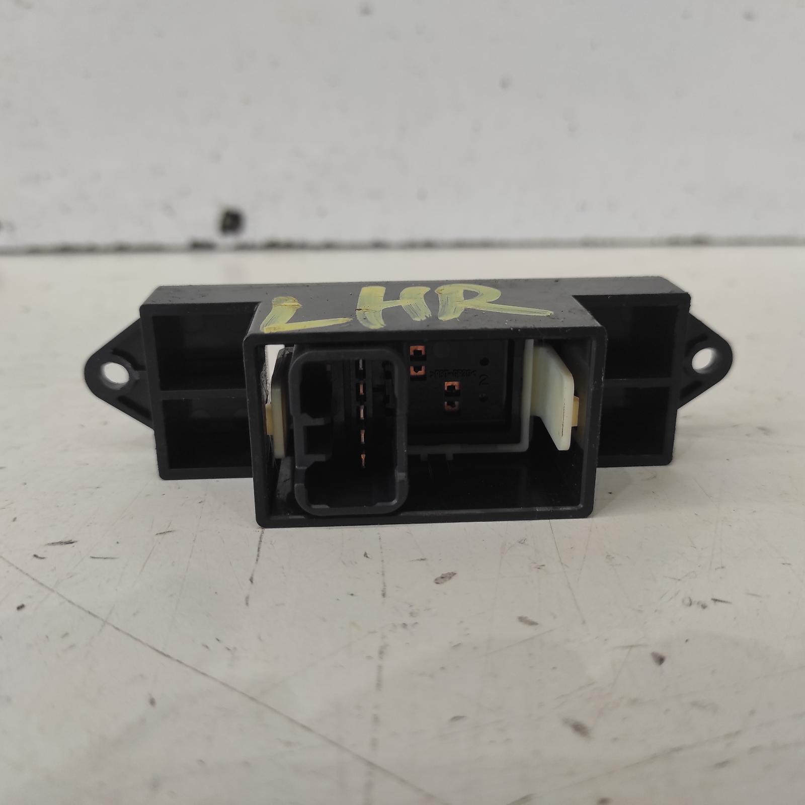 Triton Power Door Window Switch 2006-2015 lh rear,ml-mn,07/06-04/15 00021393 #638673