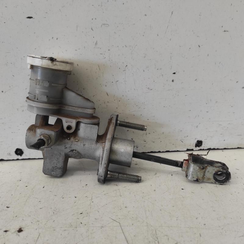 clutch master cylinder