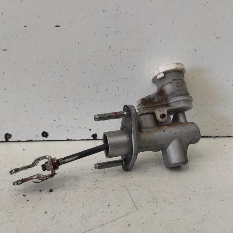 clutch master cylinder