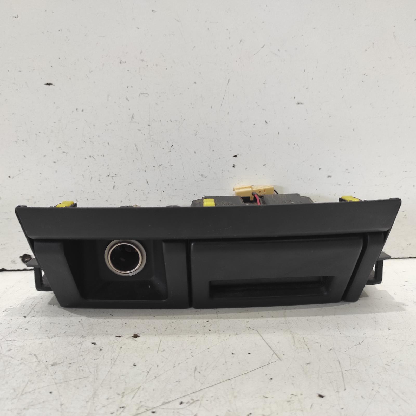 Prado Ashtray 2003-2009 120 series,in dash type,black,02/03-10/09 00021251 #639186