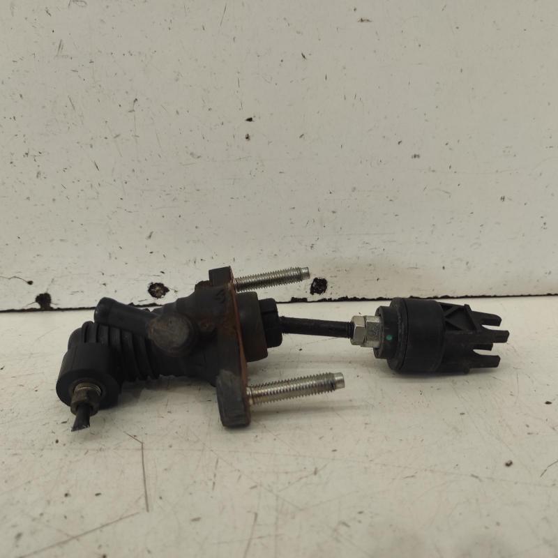 clutch master cylinder