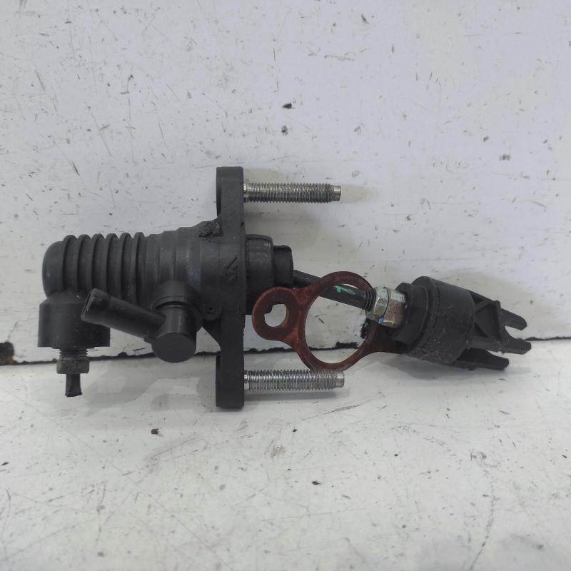 clutch master cylinder