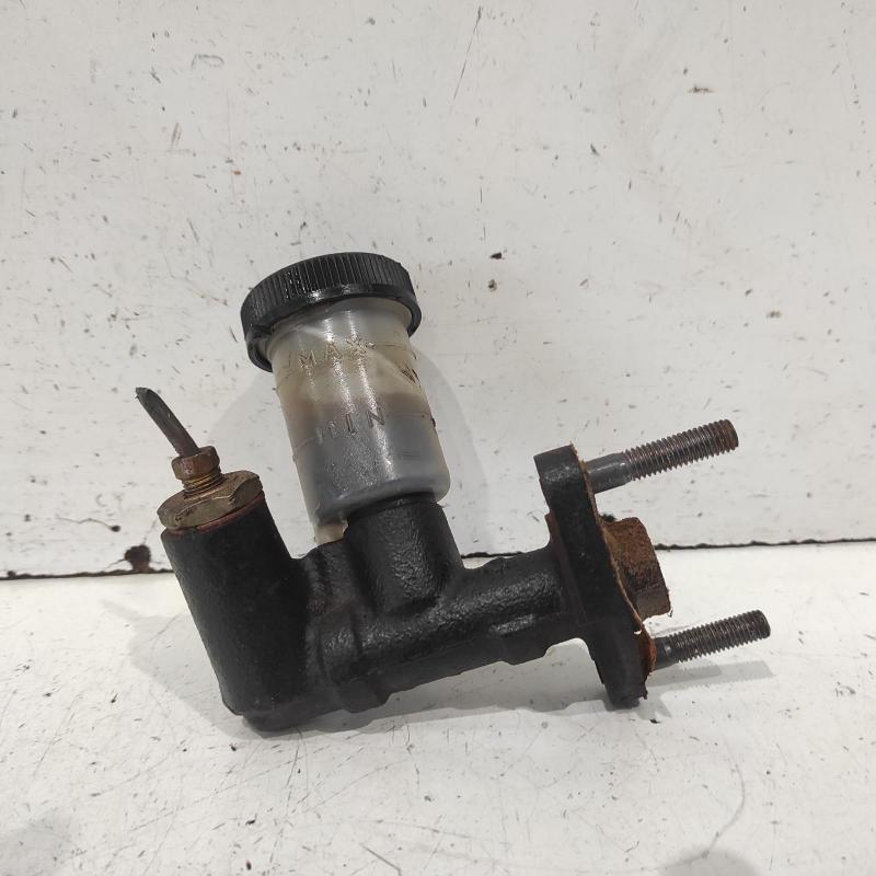 clutch master cylinder