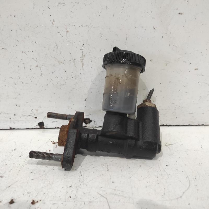 clutch master cylinder