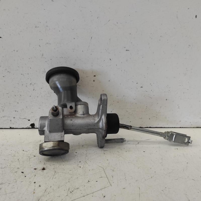 clutch master cylinder