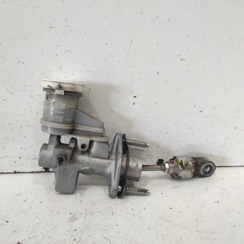 clutch master cylinder