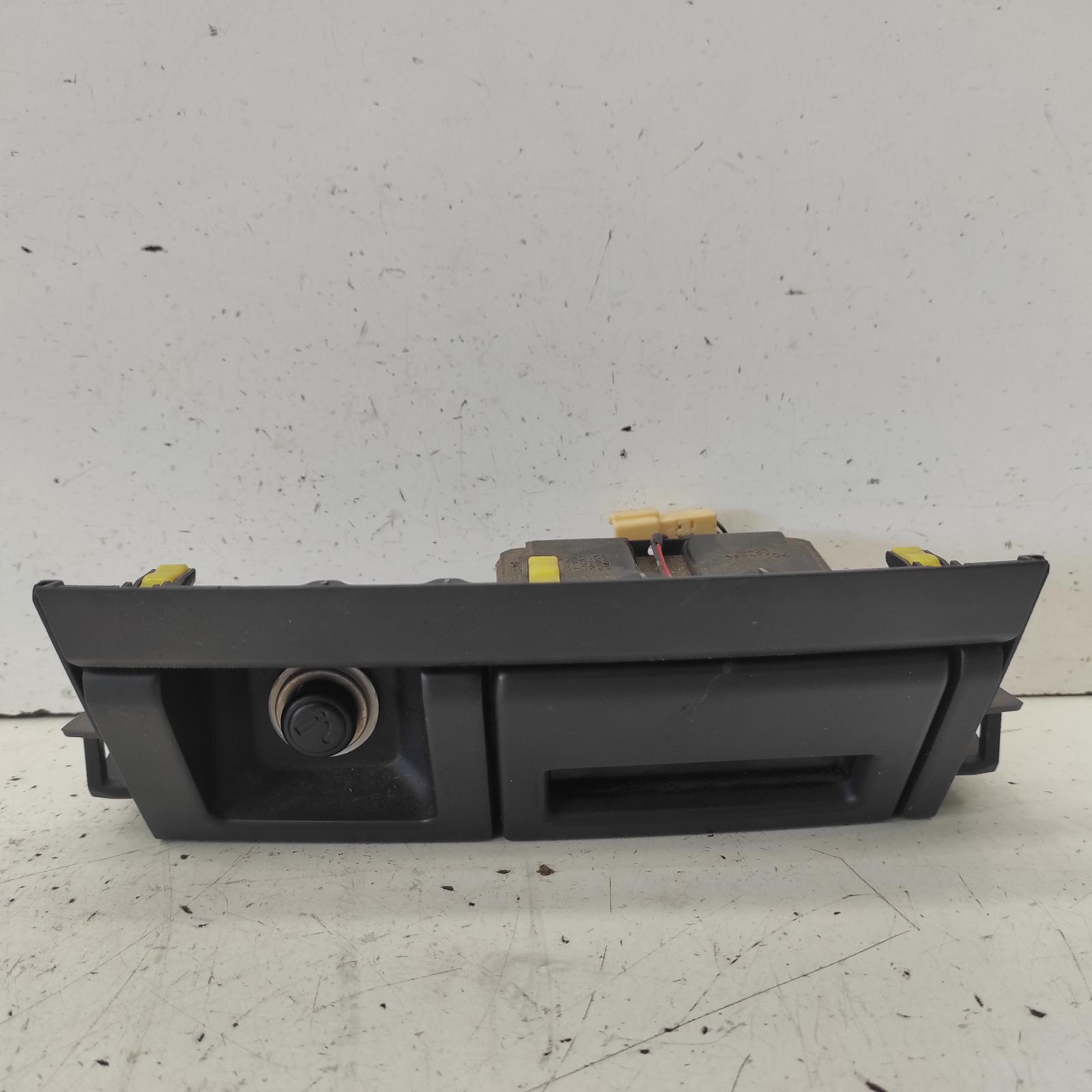 Prado Ashtray 2003-2009 120 series,in dash type,black,02/03-10/09 00021386 #640948