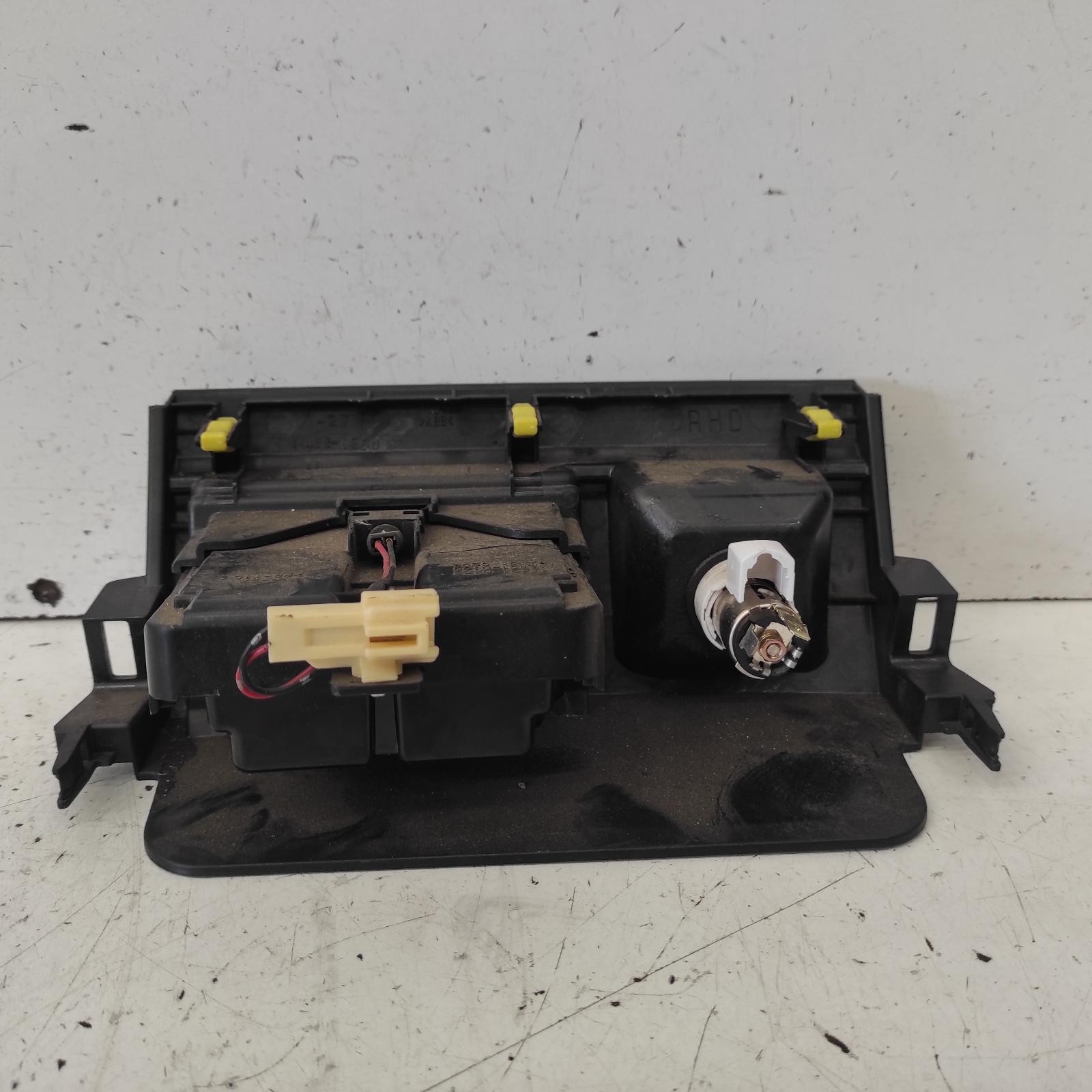 Prado Ashtray 2003-2009 120 series,in dash type,black,02/03-10/09 00021386 #640948