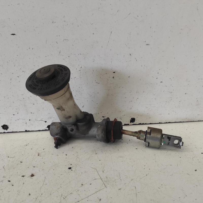 clutch master cylinder