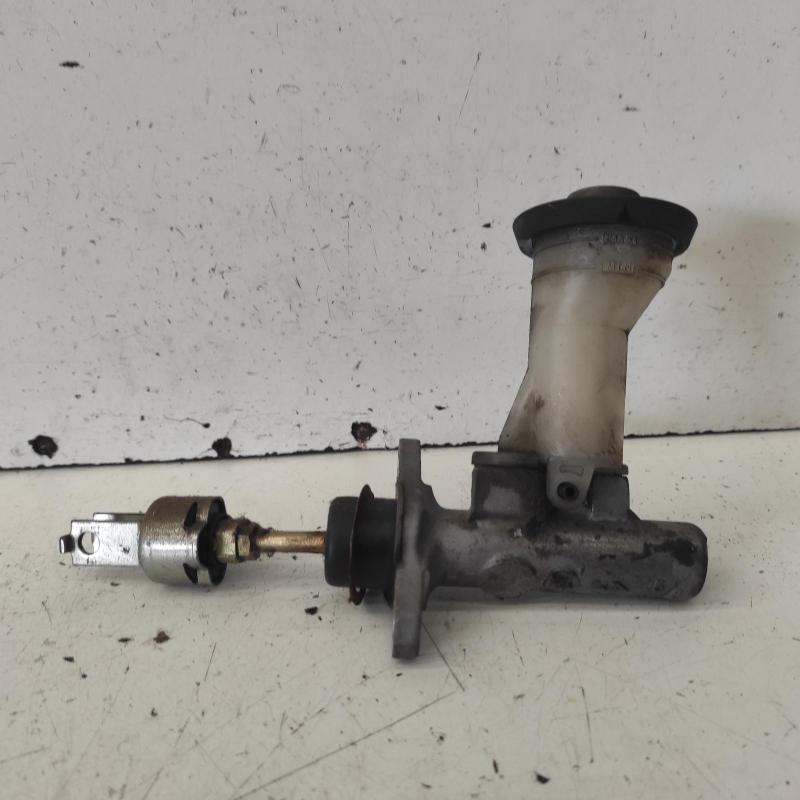 clutch master cylinder