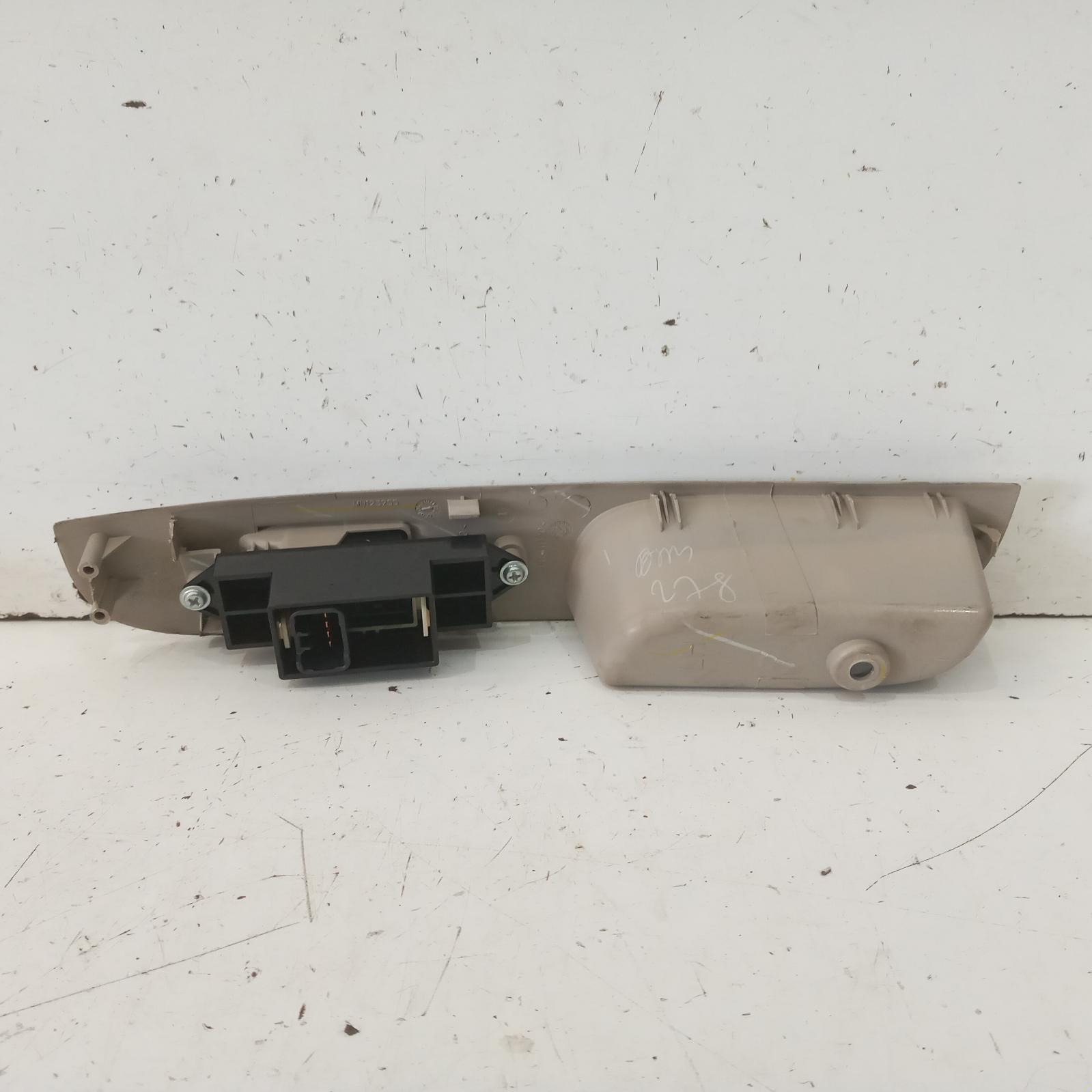 Triton Power Door Window Switch 2006-2015 lh rear,ml-mn,07/06-04/15 00021413 #641148