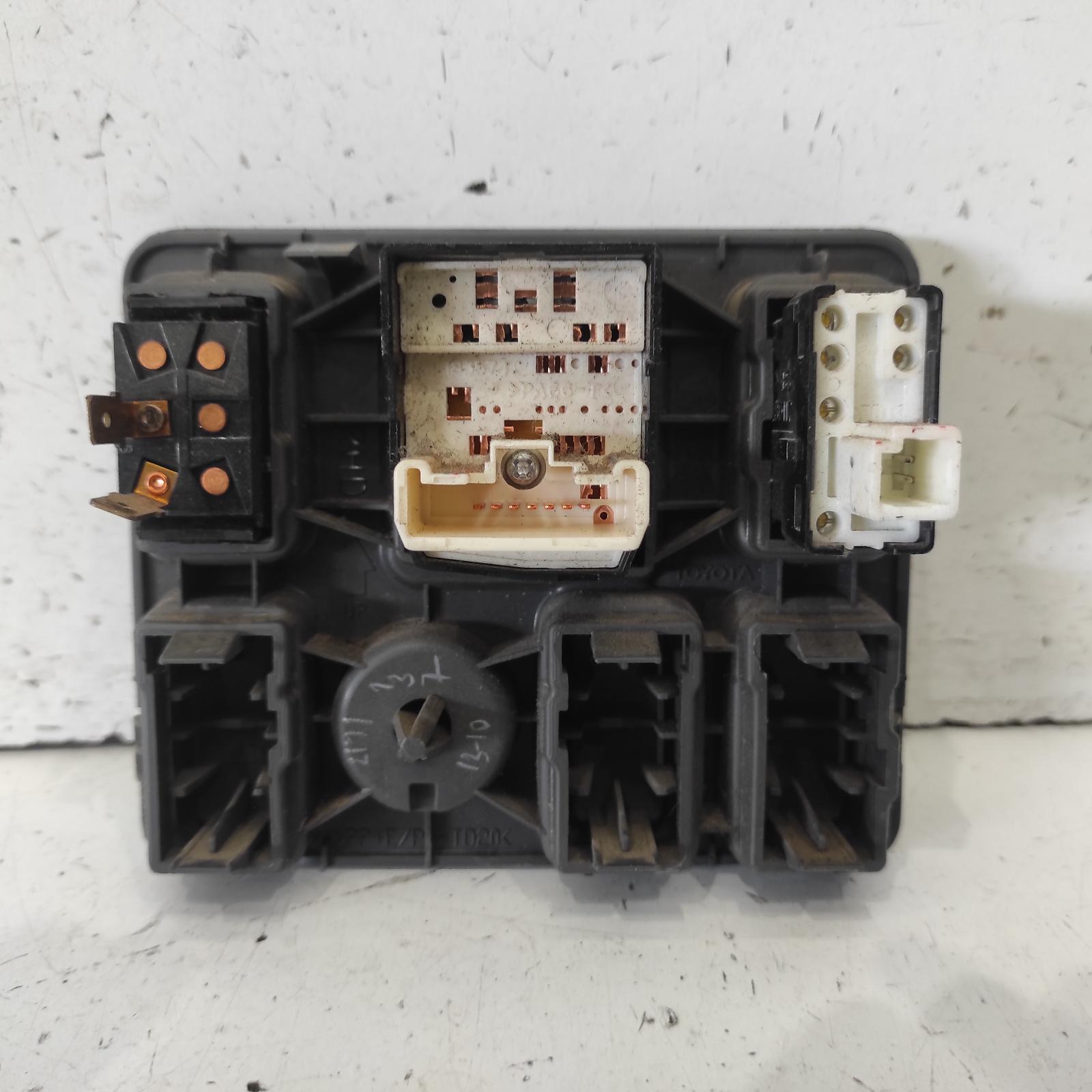 Hilux Miscellaneous Switch Relay 2011-2015 mirror switch,09/11-08/15 00021403 #641744