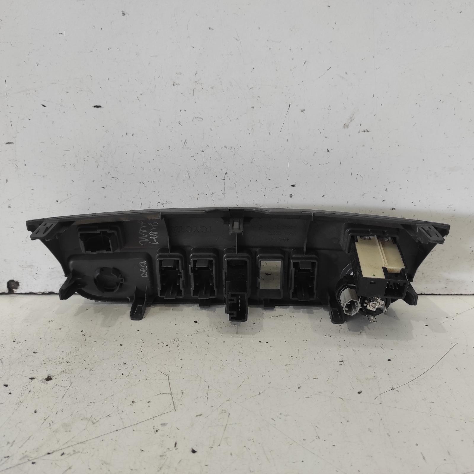 Hilux Miscellaneous Switch Relay 2005-2015 rear demister switch,02/05-08/15 00021403 #641746