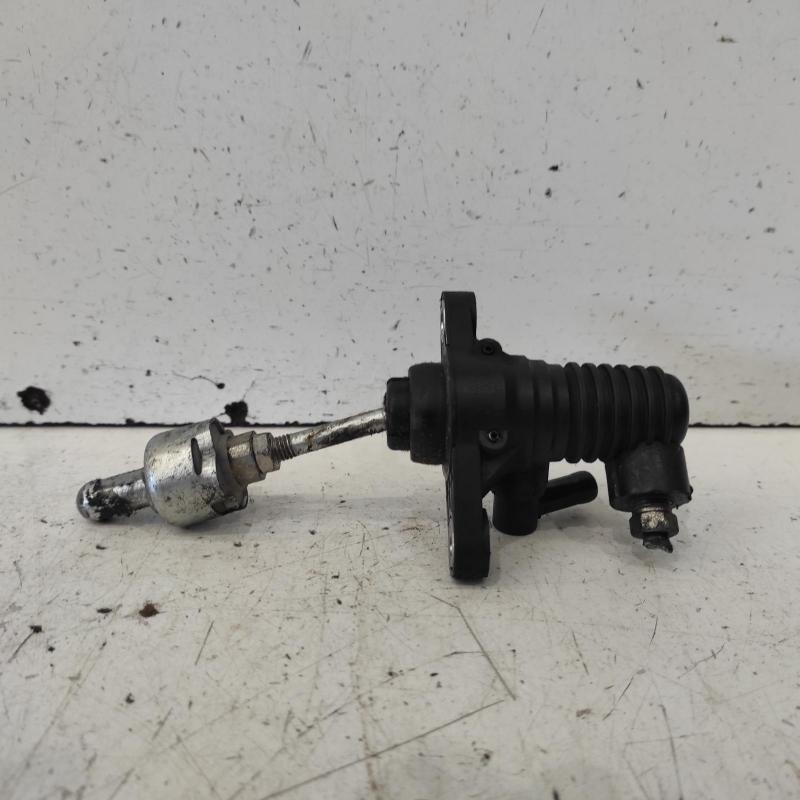 clutch master cylinder