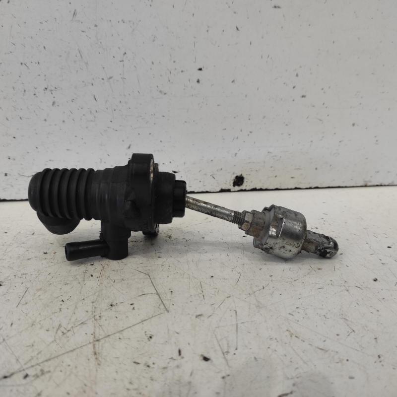 clutch master cylinder