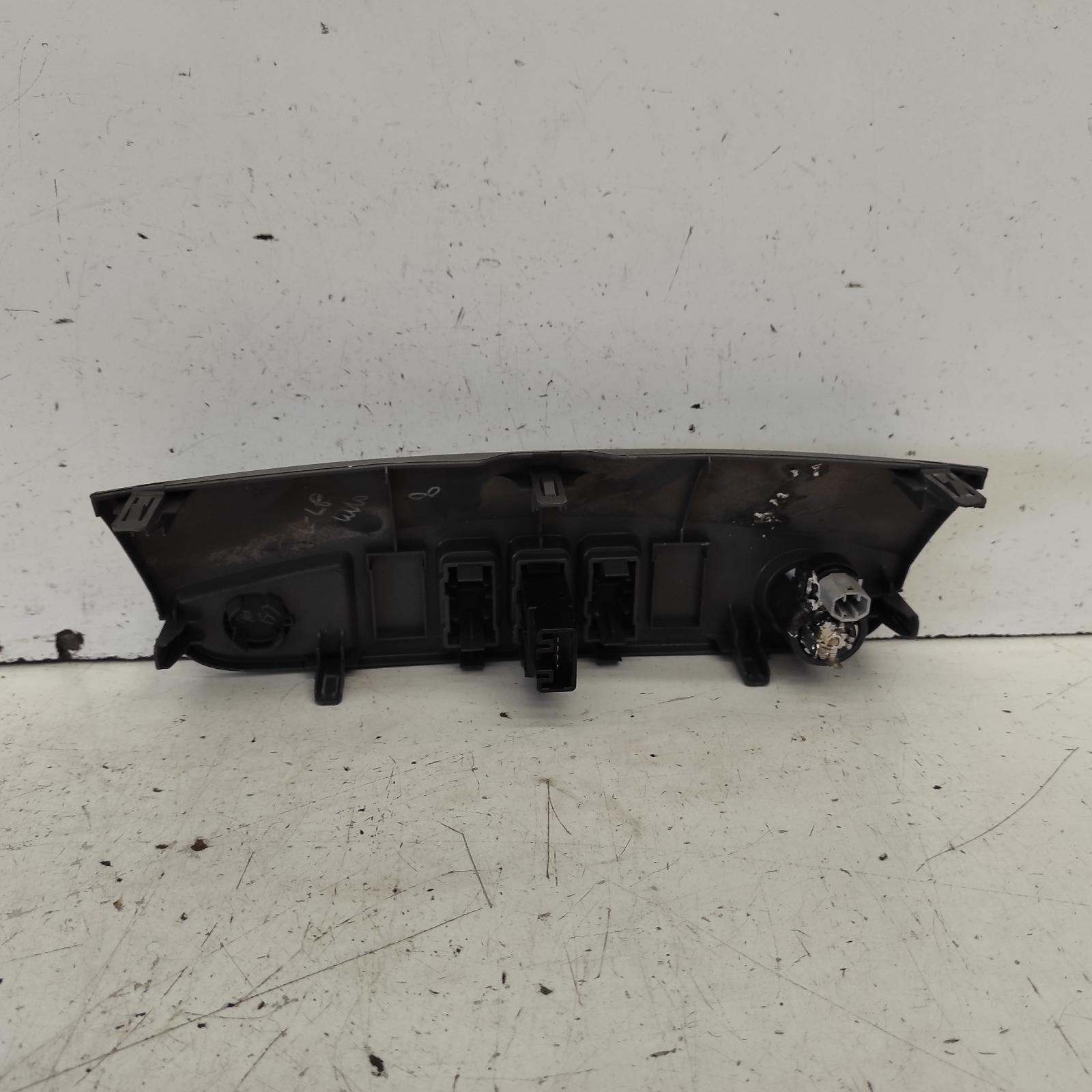 Hilux Miscellaneous Switch Relay 2005-2015 rear demister switch,02/05-08/15 00021269 #643472