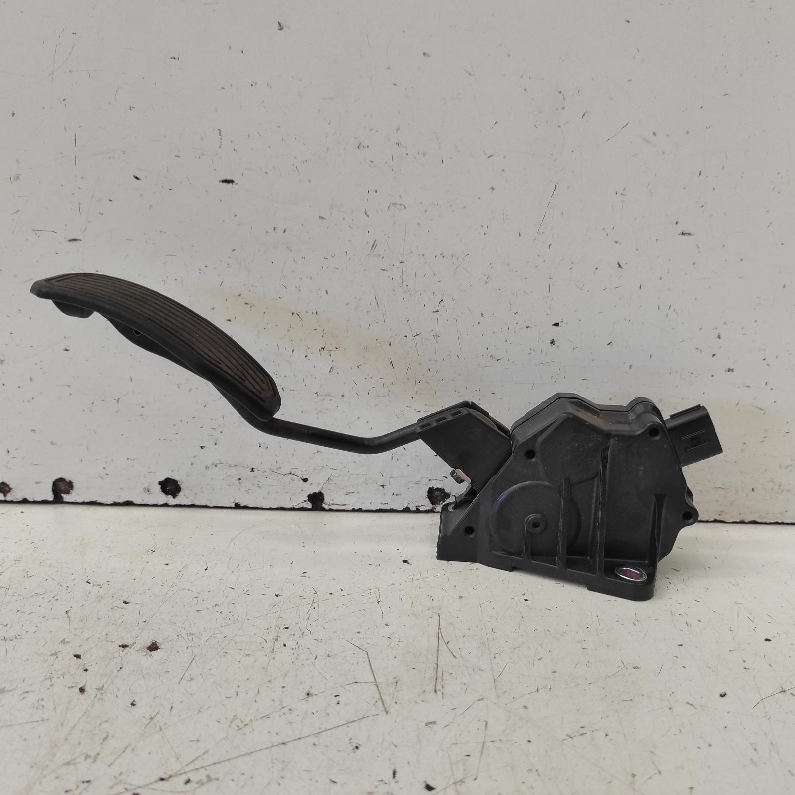 Aurion Pedal Assembly 2006-2012 gsv40r,accelerator pedal only,10/06-03/12 00021166 #643905