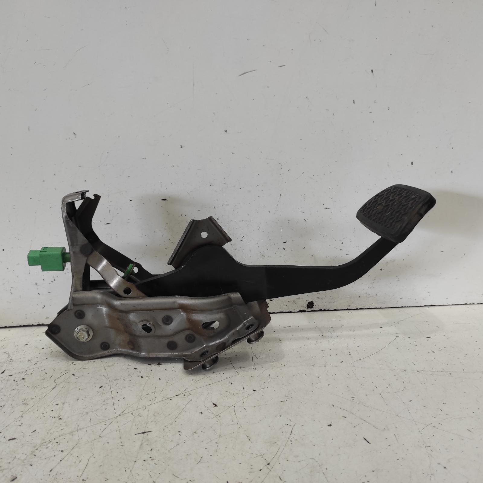Aurion Pedal Assembly 2006-2012 gsv40r,brake pedal only,10/06-03/12 00021166 #643941