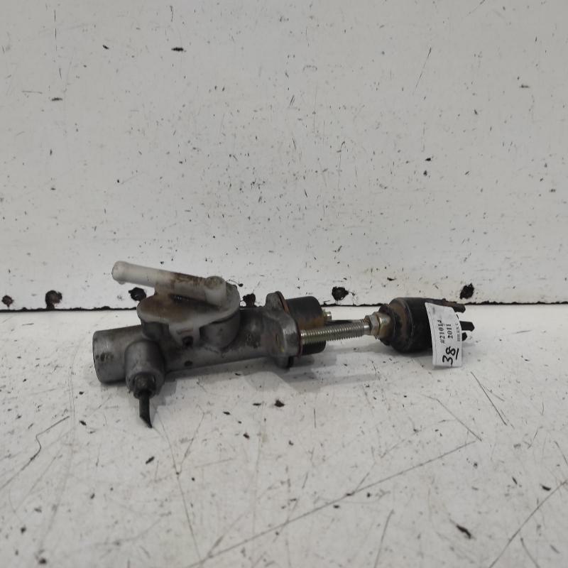 clutch master cylinder