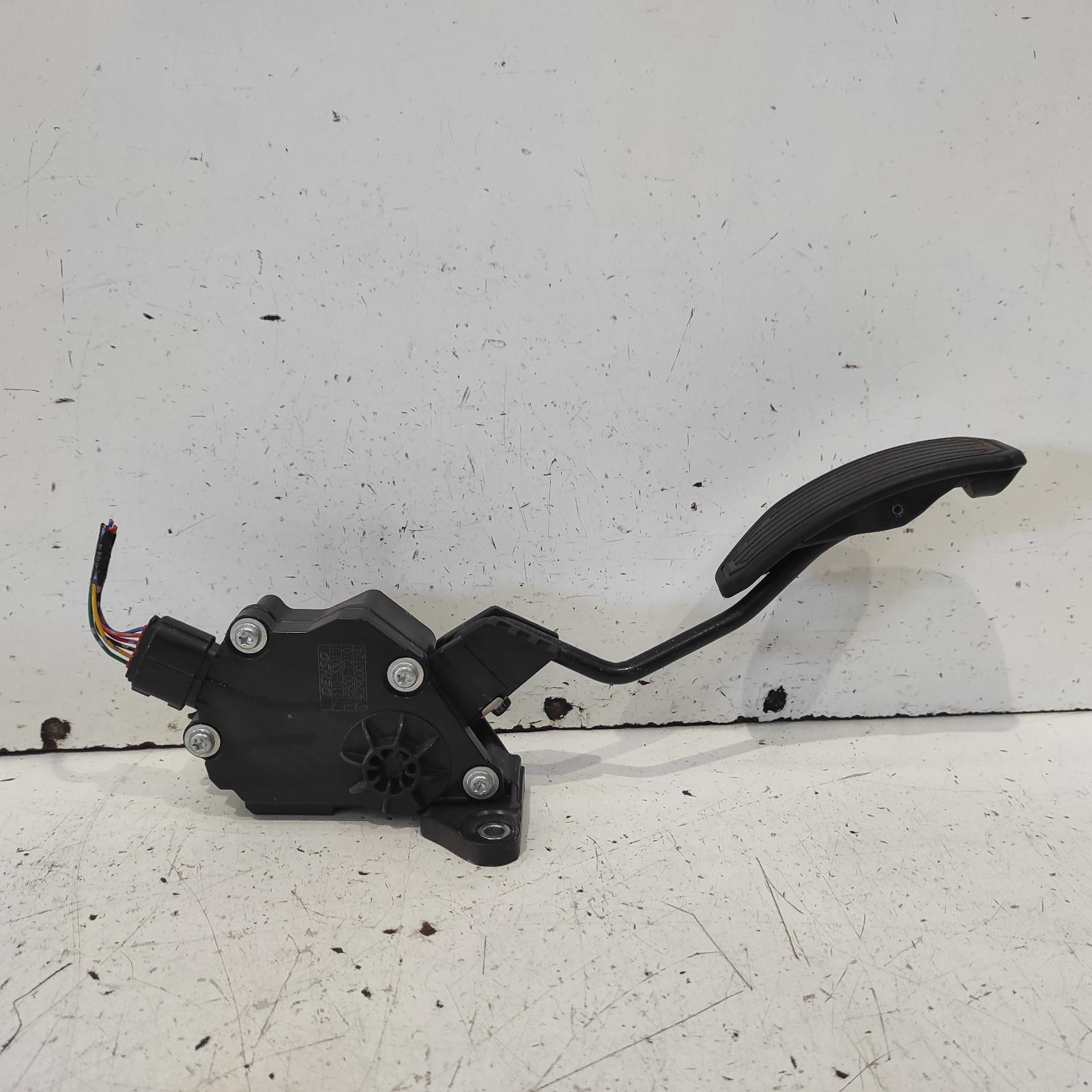 Aurion Pedal Assembly 2006-2012 gsv40r,accelerator pedal only,10/06-03/12 00021369 #644479