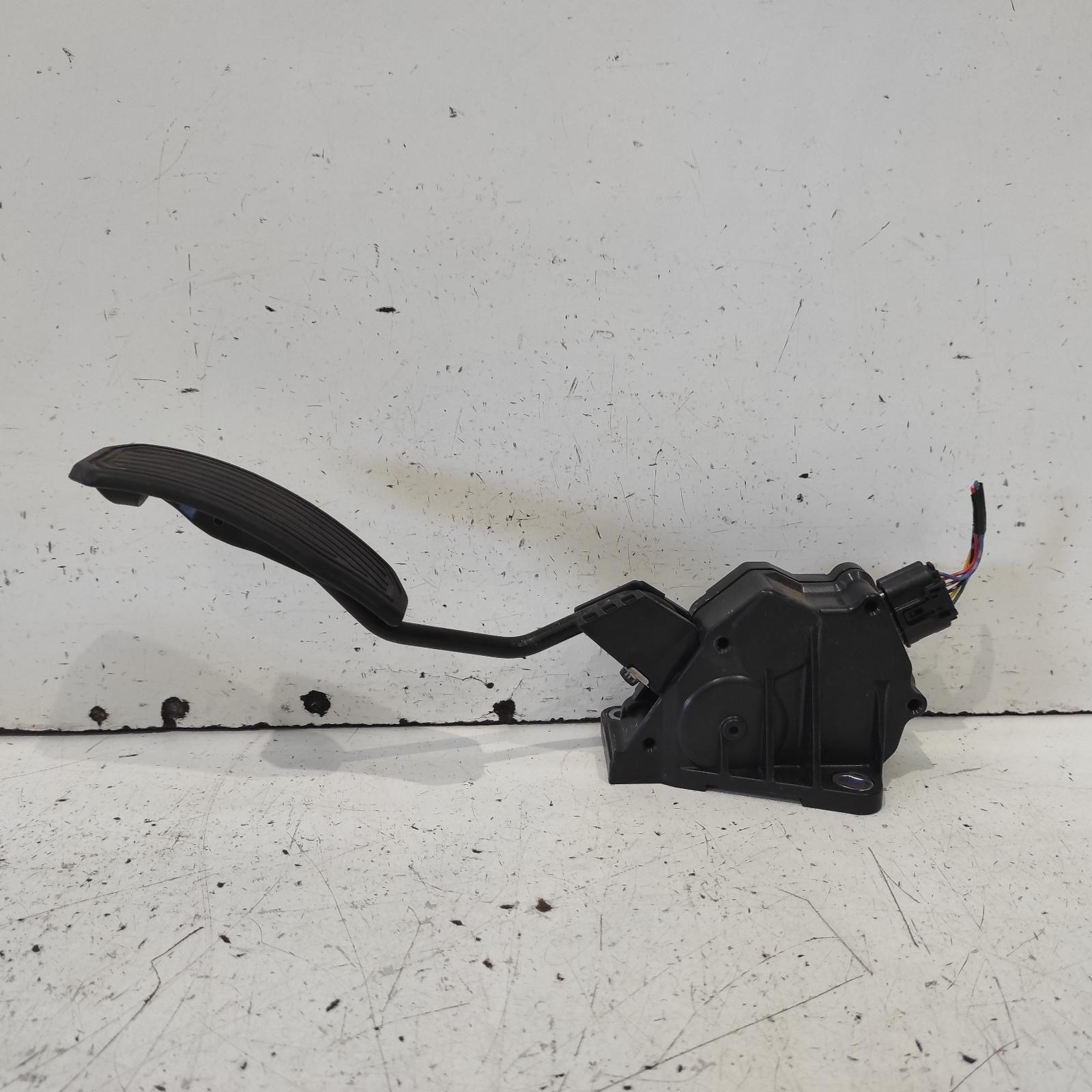 Aurion Pedal Assembly 2006-2012 gsv40r,accelerator pedal only,10/06-03/12 00021369 #644479