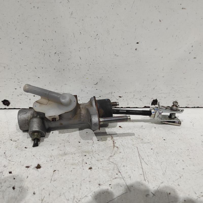 clutch master cylinder