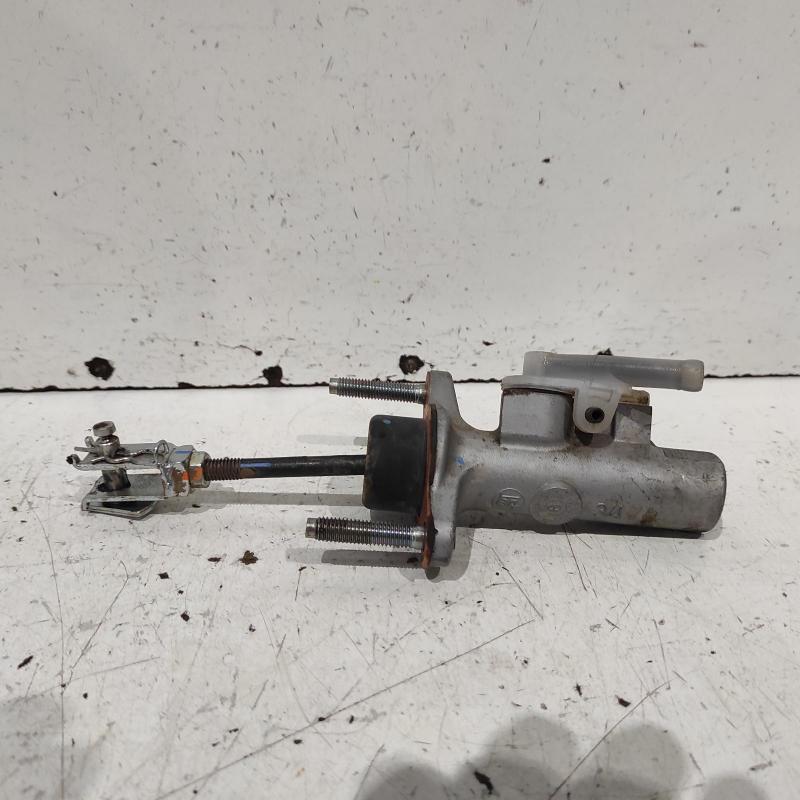 clutch master cylinder