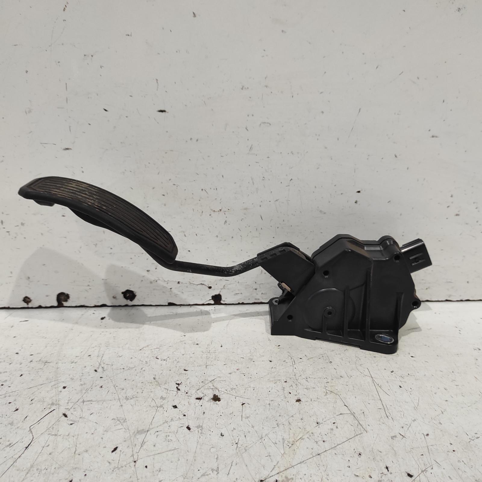 Aurion Pedal Assembly 2006-2012 gsv40r,accelerator pedal only,10/06-03/12 00021009 #646746