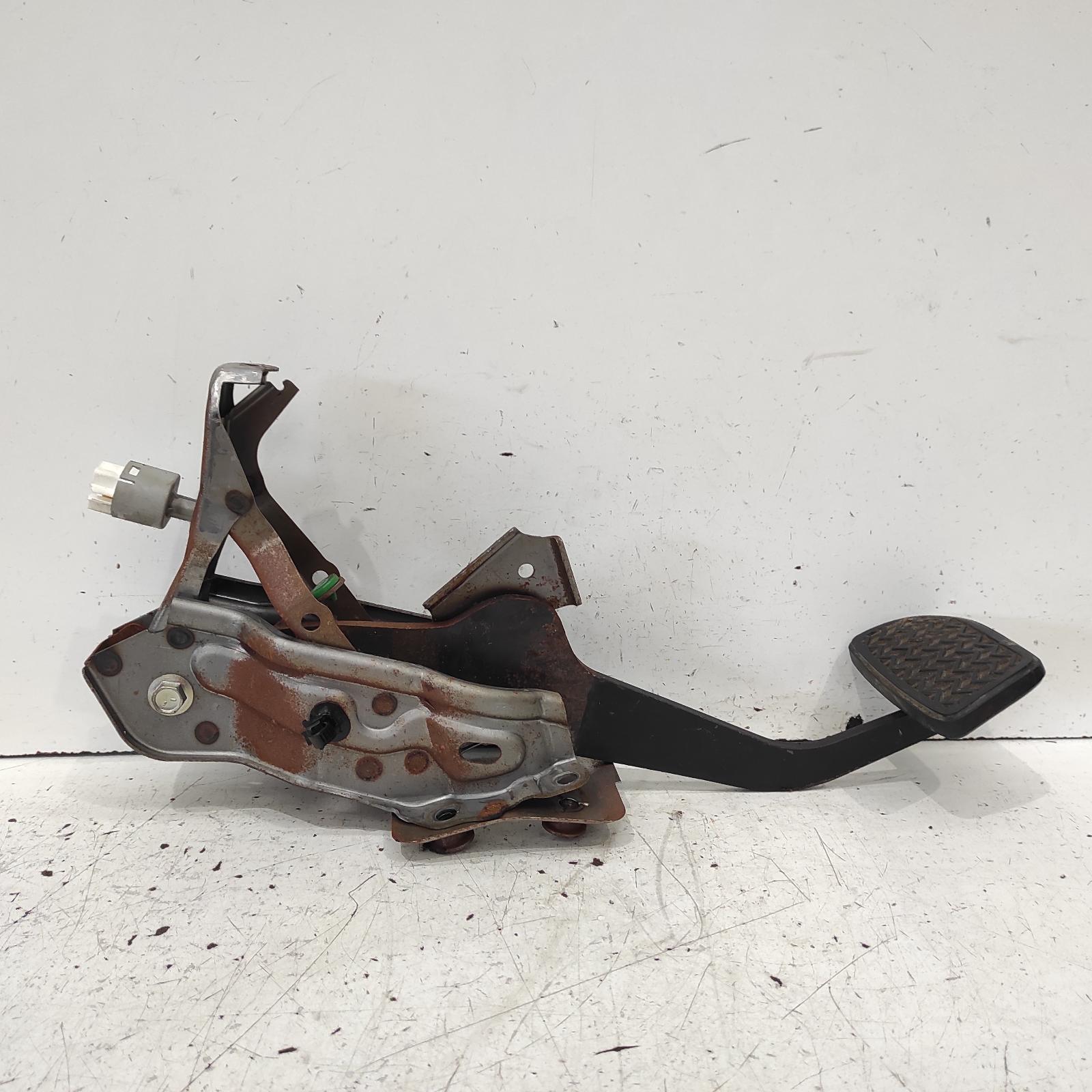 Aurion Pedal Assembly 2006-2012 gsv40r,brake pedal only,10/06-03/12 00021009 #646804