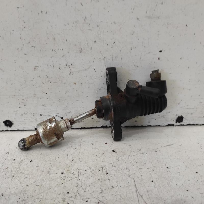 clutch master cylinder