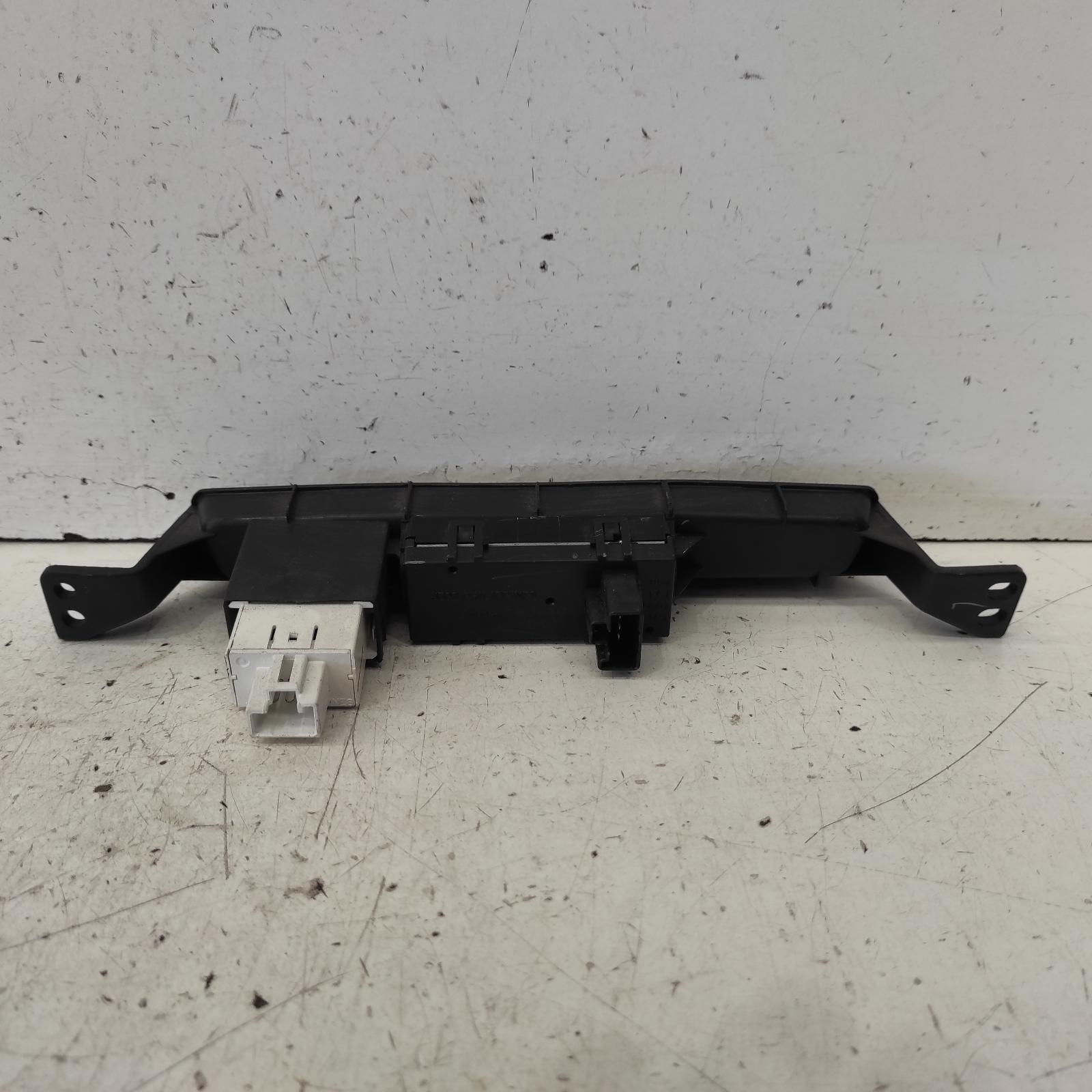 Hilux Clock 2005-2015 digital dash clock,non temperature type,03/05-08/15 00021079 #649484