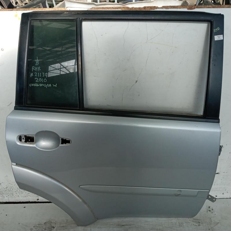 door/sliding rear right