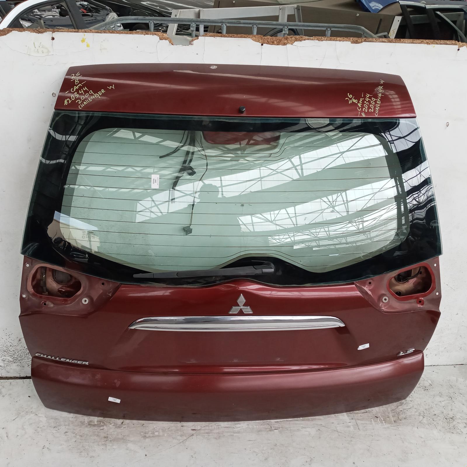 Challenger Bootlid/tailgate 2009-2015 tailgate,kh/pb-pc,non spoiler,w/ camera & lower garnish type,11/09-12/15 00020344 #649608