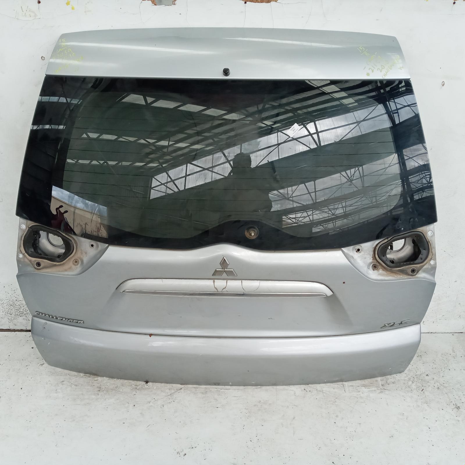 Challenger Bootlid/tailgate 2009-2015 tailgate,kh/pb-pc,non spoiler,w/ camera & lower garnish type,11/09-12/15 00021139 #649604