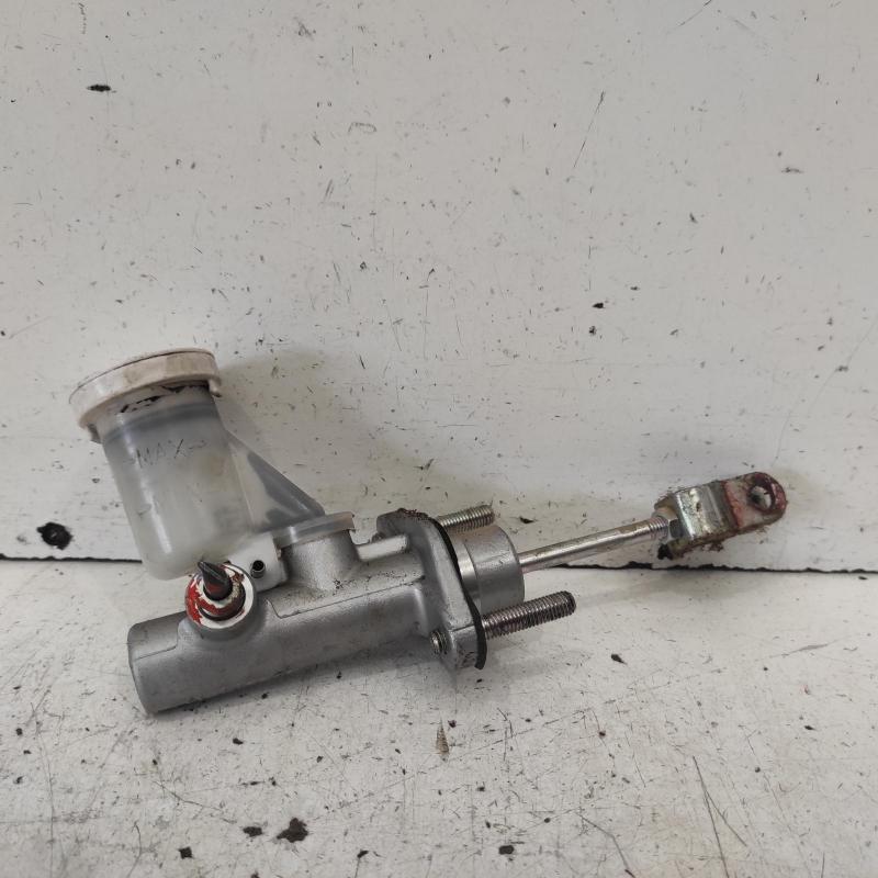 clutch master cylinder
