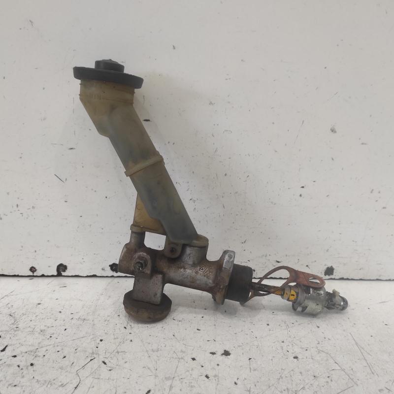 clutch master cylinder