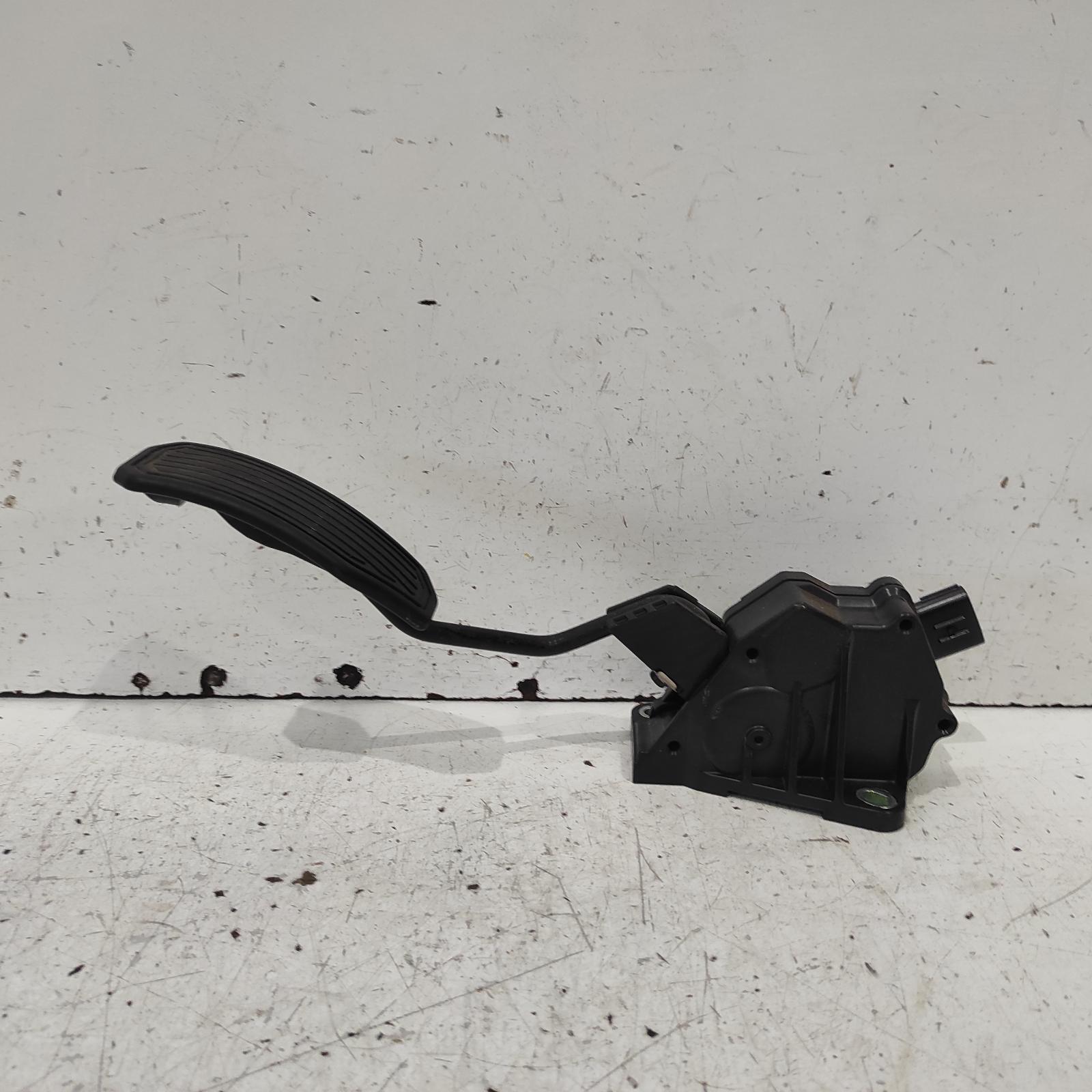 Aurion Pedal Assembly 2006-2012 gsv40r,accelerator pedal only,10/06-03/12 00020670 #650850