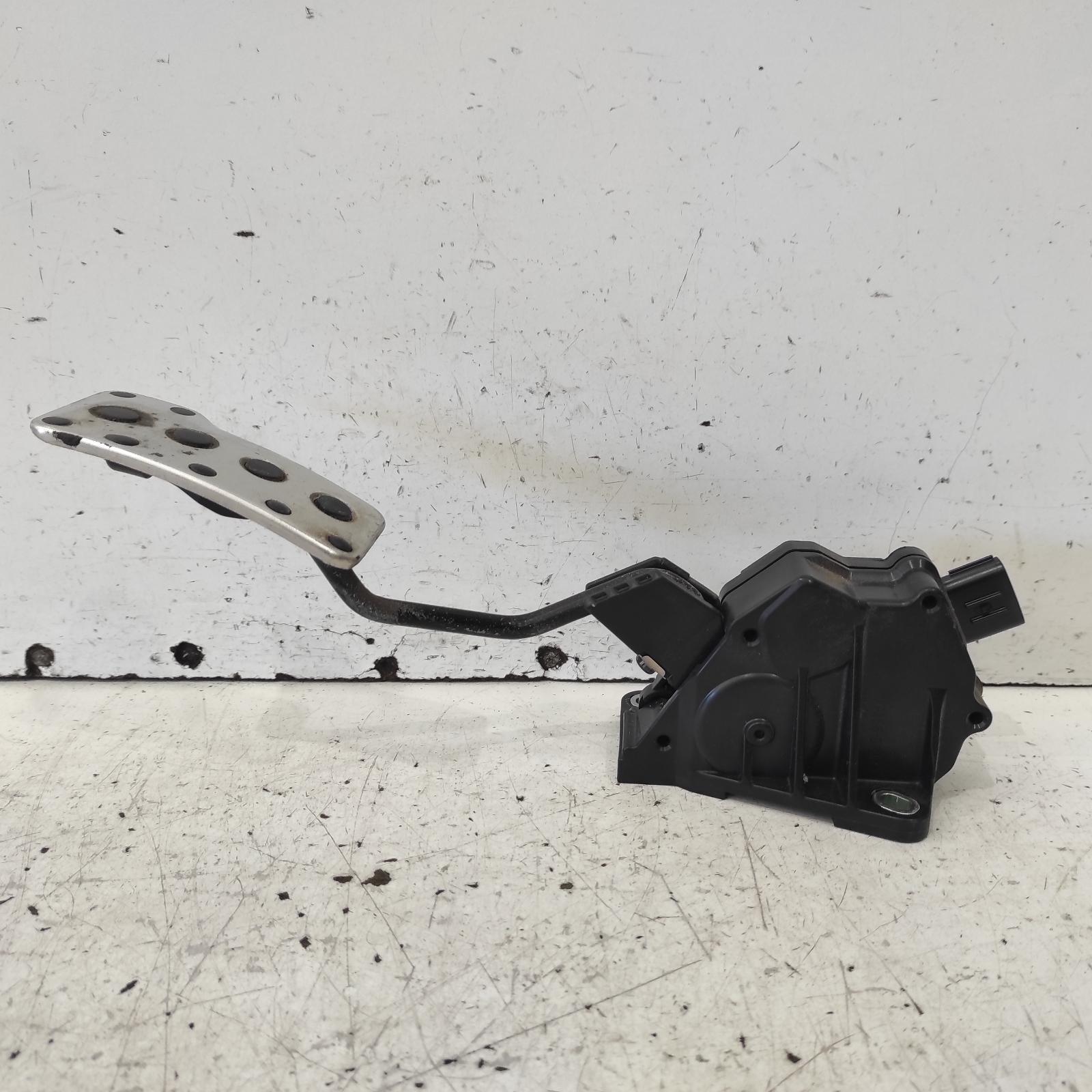 Aurion Pedal Assembly 2006-2012 gsv40r,accelerator pedal only,10/06-03/12 00021129 #653046
