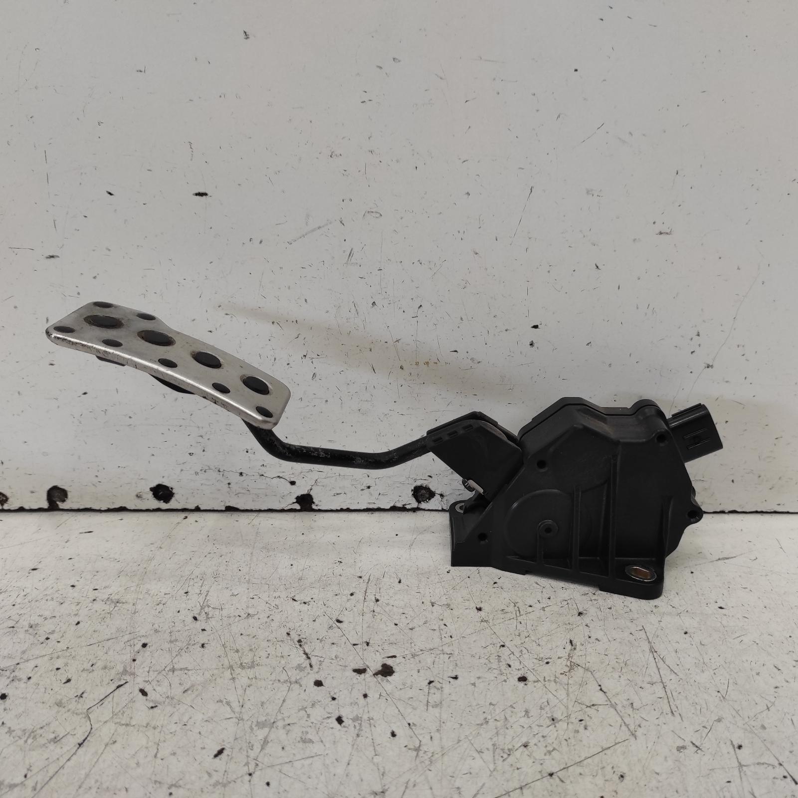 Aurion Pedal Assembly 2006-2012 gsv40r,accelerator pedal only,10/06-03/12 00021459 #654228